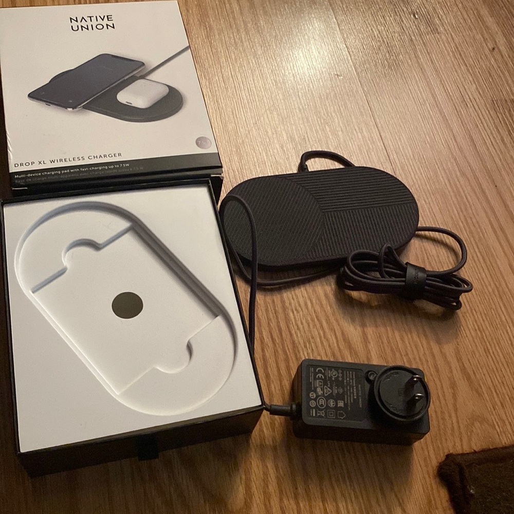 iPhone wireless charger - Picture 2 of 3